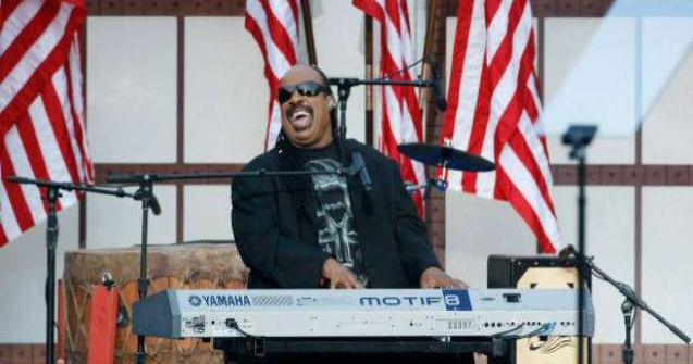 Stevie Wonder va deveni tata de tripleti, la 64 de ani
