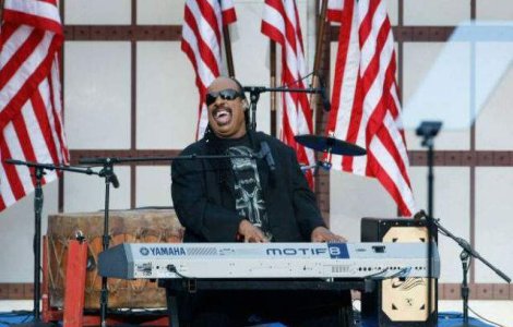 Stevie Wonder va deveni tata de tripleti, la 64 de ani