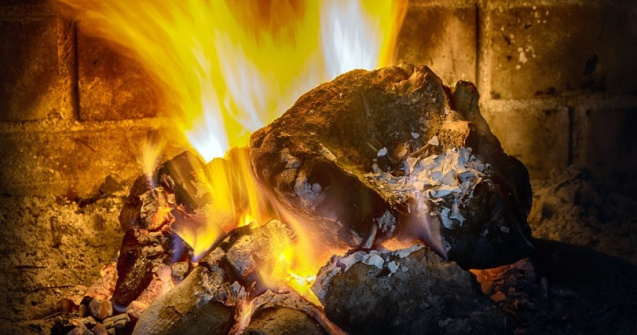 La ce să fii atent atunci când cumperi șeminee pe lemne: TOP criterii de avut în vedere