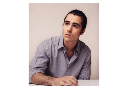 Ben Schnetzer a semnat pentru rolul celebrului dirijor român Sergiu Celibidache în filmul „Cravata galbenă”, în locul lui Rupert Friend