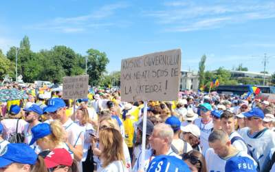 Greva continuă: profesorii...