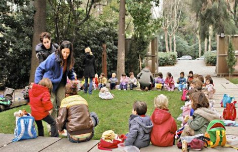 Medic: Ghiozdanul ideal trebuie sa aiba 8,2 % din greutatea copilului