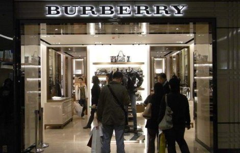 Casa de moda Burberry, in centrul unui scandal din cauza folosirii blanurilor naturale