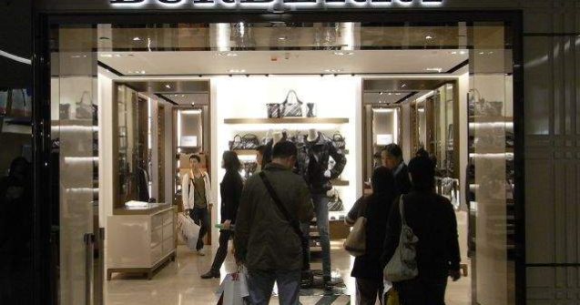 Casa de moda Burberry se afla in centrul unui scandal