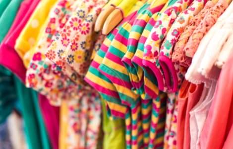 5 criterii de care să ții cont când alegi haine pentru copilul tău