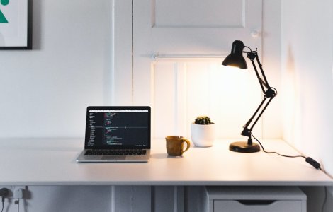 8 lucruri importante de păstrat în dulapul de la birou