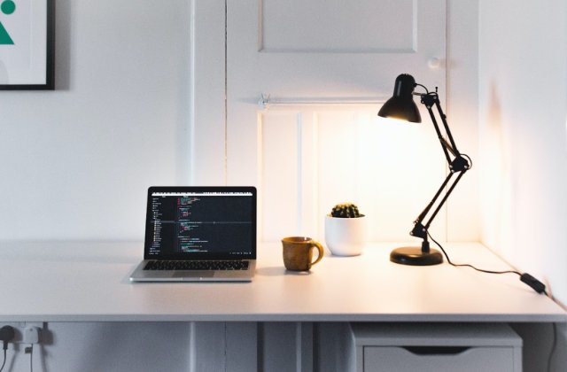 8 lucruri importante de păstrat &icirc;n dulapul de la birou