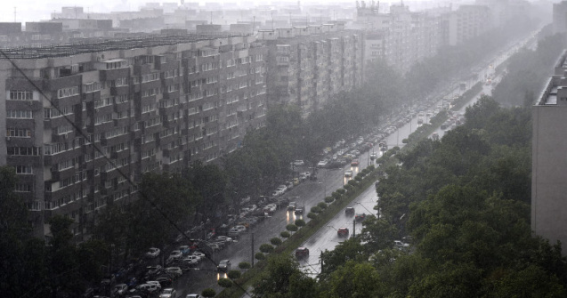 ANM: Patru județe, sub cod roșu de vreme severă. Va ploua într-o zi cât pentru o lună