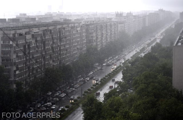 ANM: Patru județe, sub cod roșu de vreme severă. Va ploua &icirc;ntr-o zi c&acirc;t pentru o lună 