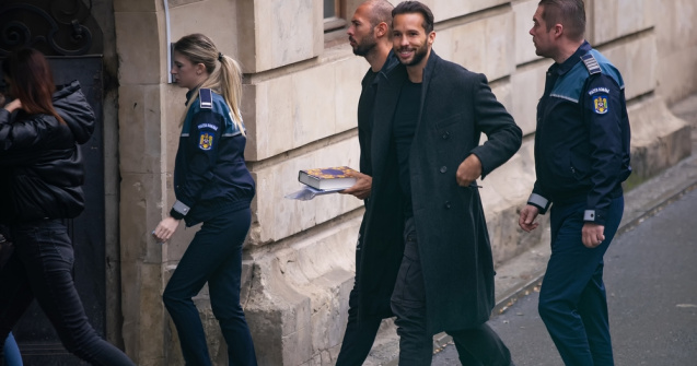 Frații Tate, trimiși în judecată de DIICOT. Sunt acuzați de viol, trafic de persoane și violențe