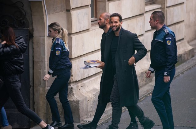 Frații Tate, trimiși &icirc;n judecată de DIICOT. Sunt acuzați de viol, trafic de persoane și violențe