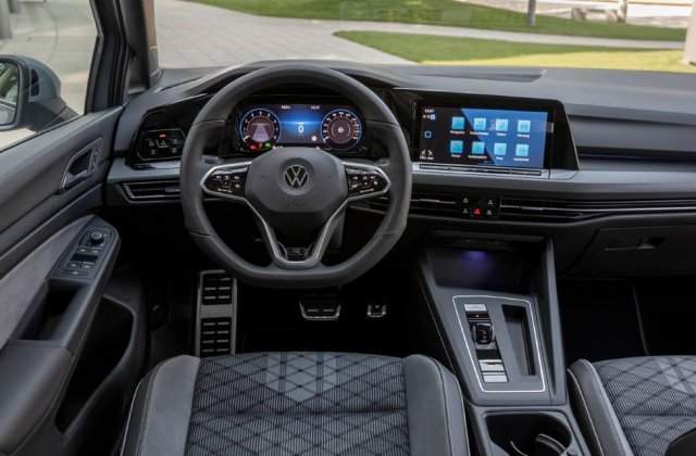 Șeful Volkswagen recunoaște: comenzile tactile au fost o greșeală
