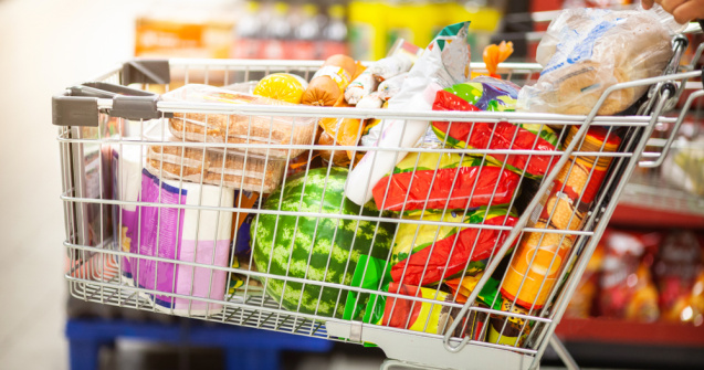 Lista alimentelor de bază care vor avea prețul plafonat. Premierul Ciolacu a cerut magazinelor să reducă adaosurile la 8 produse