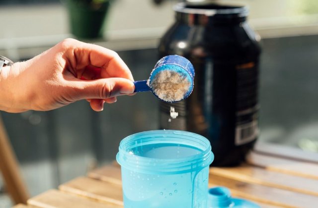 Ce suplimente și nutrienți să alegi atunci c&acirc;nd te antrenezi acasă