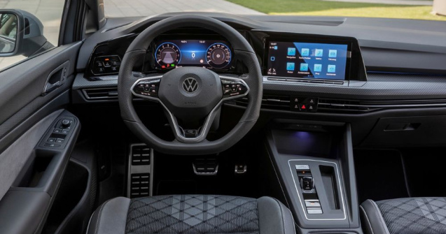 Șeful Volkswagen recunoaște: comenzile tactile au fost o greșeală
