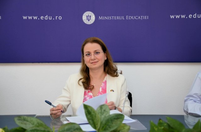 Fraudă BAC 2023. Ministrul Ligia Deca, despre scandalul scurgerii subiectelor la examen: &bdquo;Camere microscopice, aflate &icirc;n nasture&rdquo; 
