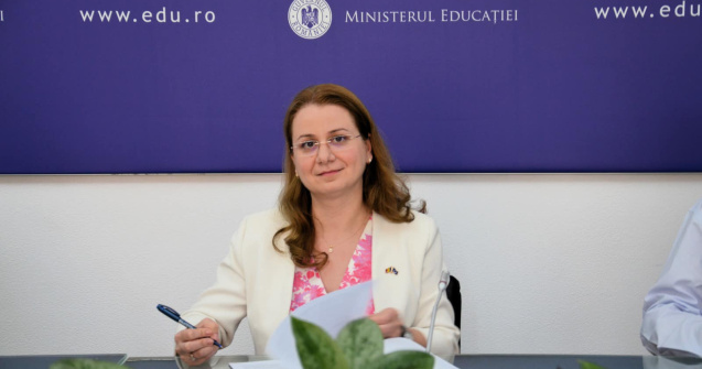 Fraudă BAC 2023. Ministrul Ligia Deca, despre scandalul scurgerii subiectelor la examen: „Camere microscopice, aflate în nasture”