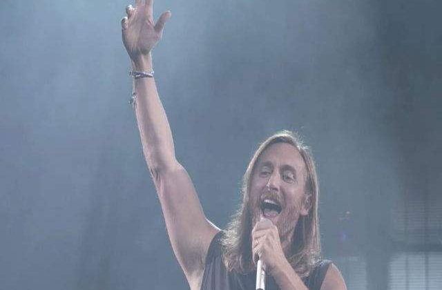 David Guetta vrea sa fie primul DJ care mixeaza muzica in spatiu