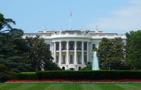  Video  ALERTA la Casa Alba! Un barbat a fost ARESTAT pe peluza cladirii