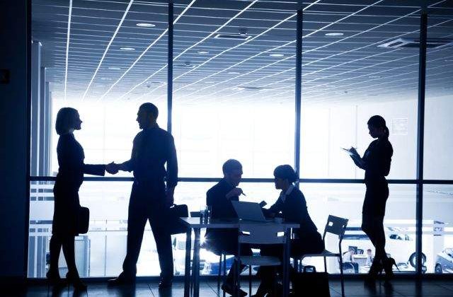 Un sfert dintre romani nu au primit niciodata un serviciu de calitate