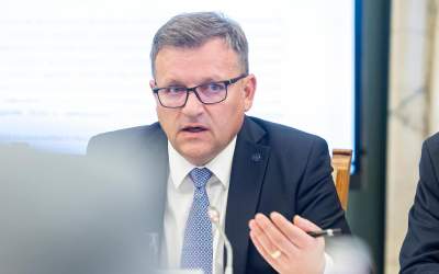 Marius Budăi demisionează în...