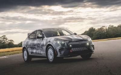 Ford prezintă noul Mustang...