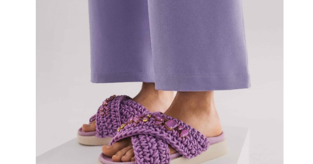 Trend report: sandale și flats pe care să le iei în vacanță