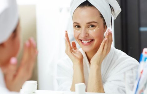 Cum îți pregătești tenul pentru machiaj