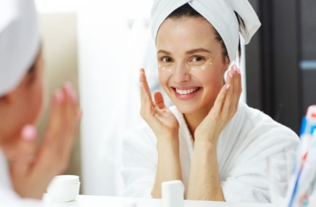 Cum &icirc;ți pregătești tenul pentru machiaj