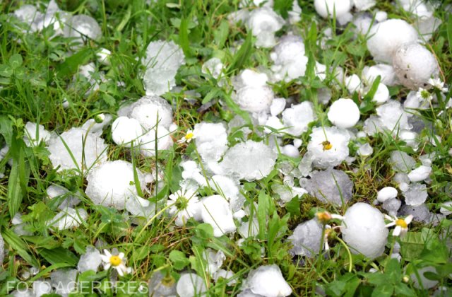 21 de județe sub avertizare cod galben de vreme severă. ANM: ploi torențiale, grindină și vijelii p&acirc;nă miercuri dimineață