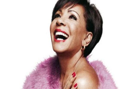 Shirley Bassey lanseaza primul sau album din ultimii cinci ani