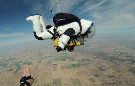  Video  Un sef al Google a DOBORAT recordul lui Baumgartner pentru salt in cadere libera