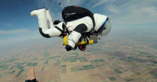  Video  Un sef al Google a DOBORAT recordul lui Baumgartner pentru salt in cadere libera