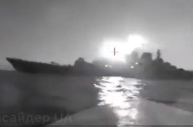 VIDEO Război &icirc;n Ucraina. Forțele lui Zelenski au avariat o navă de război amfibie a rușilor &icirc;n atacul asupra Novorossiisk