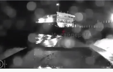 VIDEO Ofensiva ucraineană la Marea Neagră continuă. Momentul când o dronă atacă un petrolier SIG rusesc în Strâmtoarea Kerci
