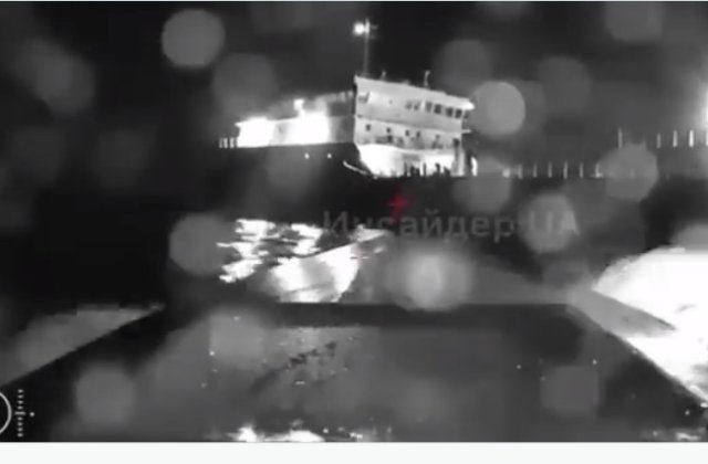 VIDEO Ofensiva ucraineană la Marea Neagră continuă. Momentul c&acirc;nd o dronă atacă un petrolier SIG rusesc &icirc;n Str&acirc;mtoarea Kerci