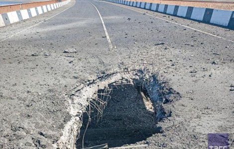 Războiul s-a mutat în Rusia. Ce este obligată să facă armata lui Putin după ce „poarta spre Crimeea” a fost avariată