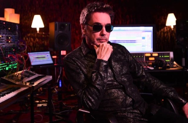 Mașinile electrice Renault vor &bdquo;c&acirc;nta&rdquo; pe notele lui Jean-Michel Jarre
