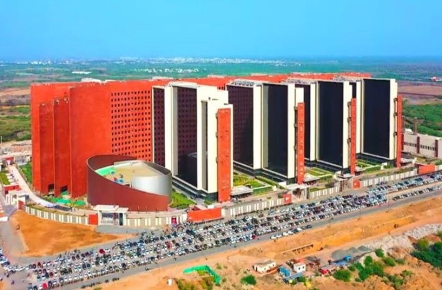 Noua Bursă de Diamante din India - mai mare dec&acirc;t Pentagonul