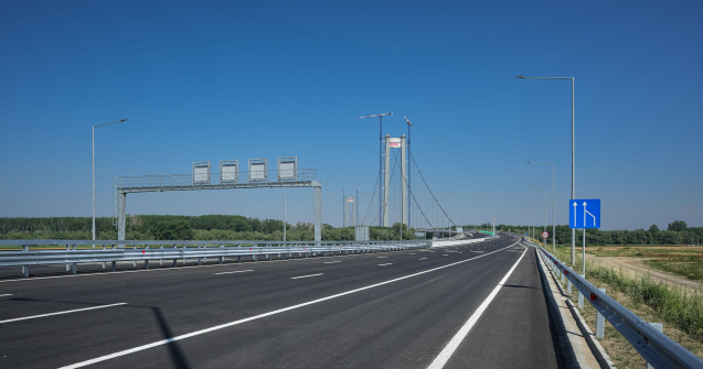 Denivelări de asfalt la Podul de la Brăila la doar o lună de la inaugurare