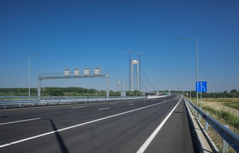 Denivelări de asfalt la Podul de la Brăila la doar o lună de la inaugurare