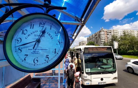 Nicușor Dan: „Aproape o mie de stații STB vor fi dotate cu panouri digitale. Călătorii vor afla în timp real programul circulației autobuzelor”