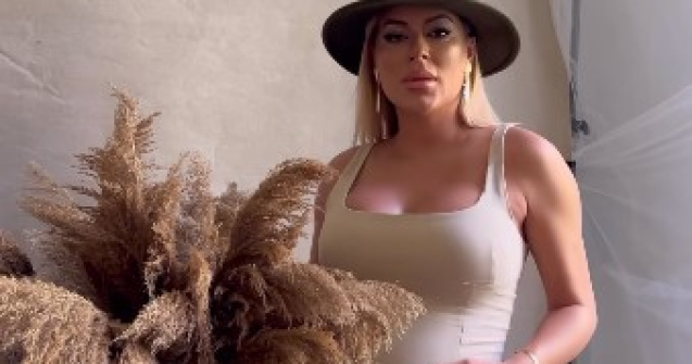 Sensy, pe ultima sută de metri cu sarcina. A ales deja numele copilului: „Este chiar din Biblie ”