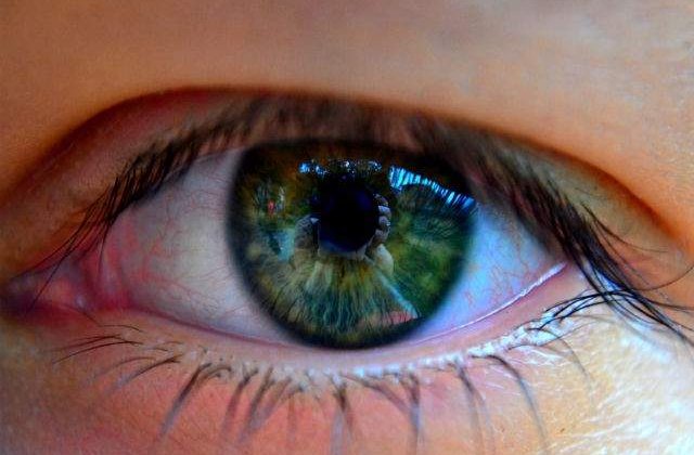 [Video] Boala Alzheimer, detectabila cu ajutorul unui test oftalmologic