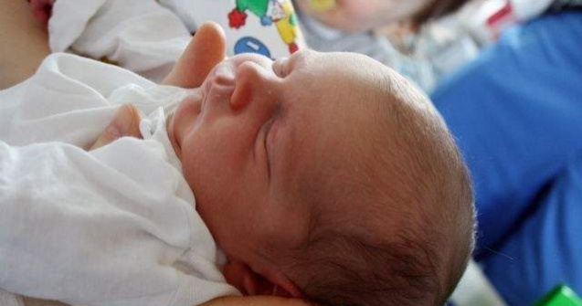 Studiu: Nasterea prin cezariana creste riscul aparitiei autismului