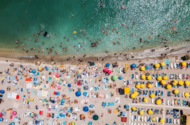 Guvernul vrea să taie voucherele de vacanță. Ce categorie de bugetari nu va mai beneficia de tichete