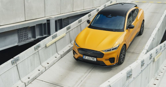 Electricul Ford Mustang Mach-E. Test drive, o herghelie de electroni