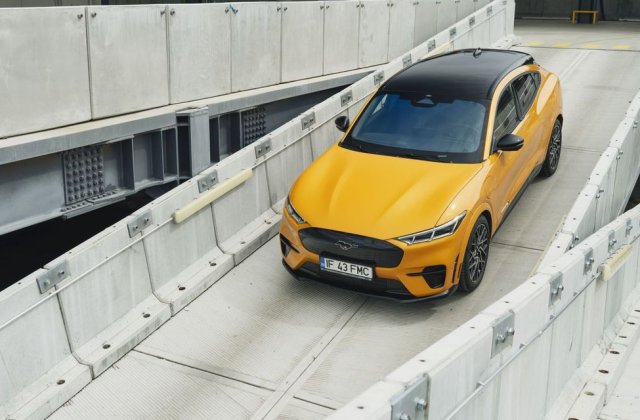 Electricul Ford Mustang Mach-E. Test drive, o herghelie de electroni 
