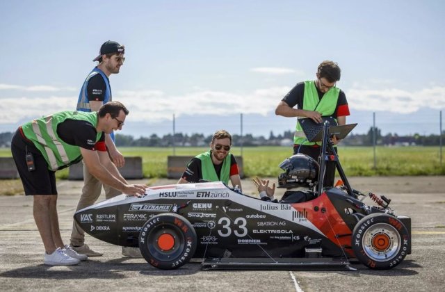 Aceasta este cea mai rapidă mașină electrică din lume. A fost construită de studenți elvețieni