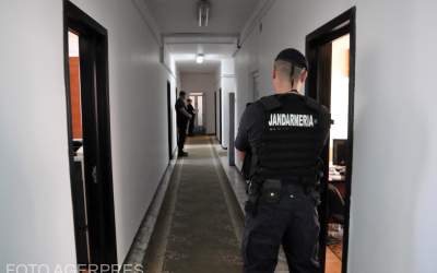 Percheziții DNA la...